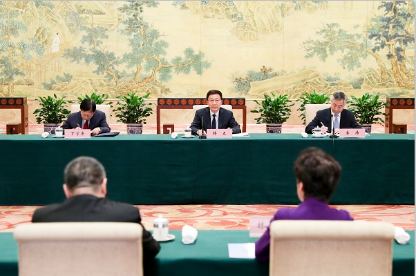 大灣區(qū)領(lǐng)導(dǎo)小組會(huì)議召開 16項(xiàng)惠港新措將出臺(tái)